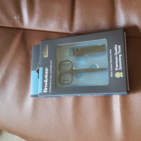 Mens Brookstone 2 pack Scissors and Nail Clippers Set NWT - Picture 1 of 1